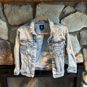 Girls, distressed Jean Jacket, M (7/8), light wash.